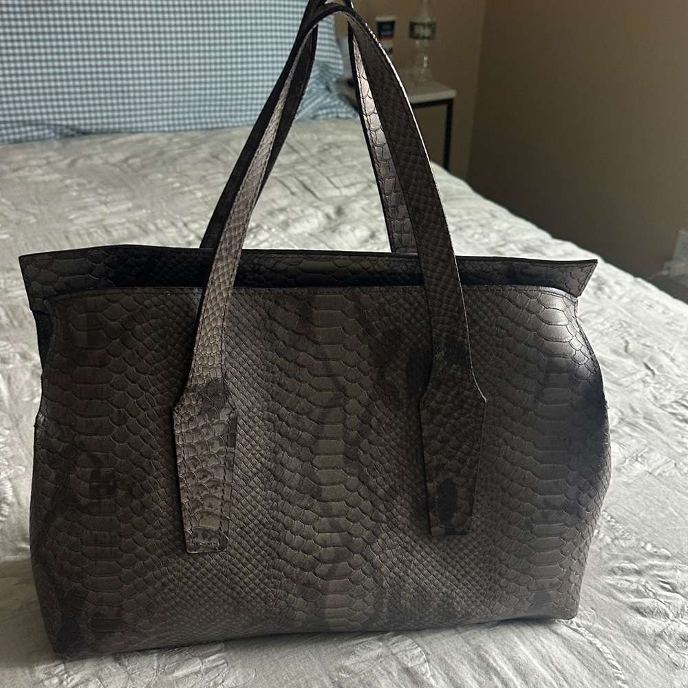 Chic Snake Genuine Leather Print Tote Bag (made in Italy)